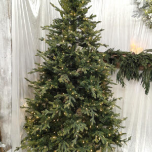 7.5′ mixed pe & pvc pine tree with x 3268 tips & 650 ligh