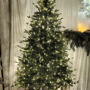 7.5′ mixed pe & pvc pine tree with x 3268 tips & 650 ligh