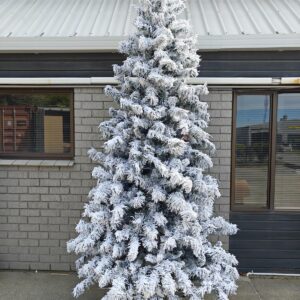 10′ snow drooping pine tree with 900 warm lights